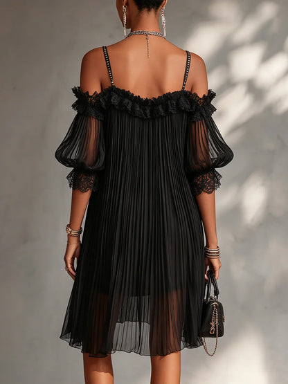 VITTORIA | Mini Robe Noire en Mousseline à Épaules Dénudées Avec Finitions en Dentelle