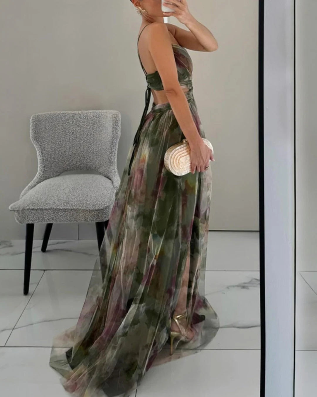 FIORE | Vestido Floral con Hombros Descubierto y Escote Halter