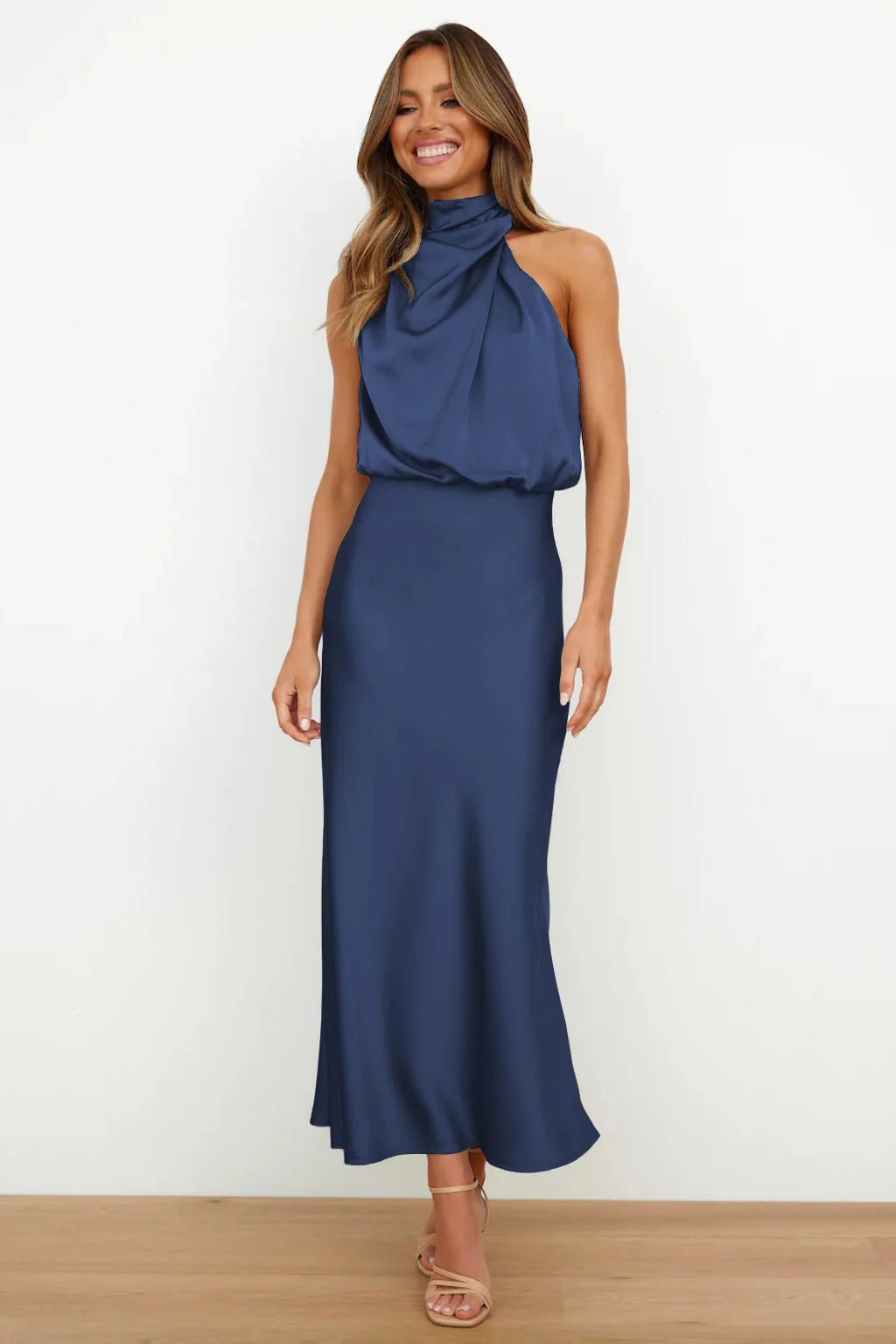 ELISE | Vestido Maxi Satinado de Hombros Descubiertos