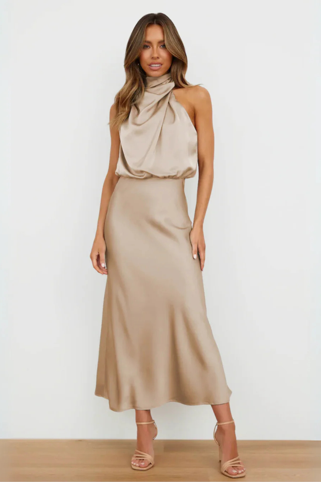 ELISE | Vestido Maxi Satinado de Hombros Descubiertos