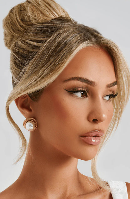 DAVINA | Pendientes con acabado dorado
